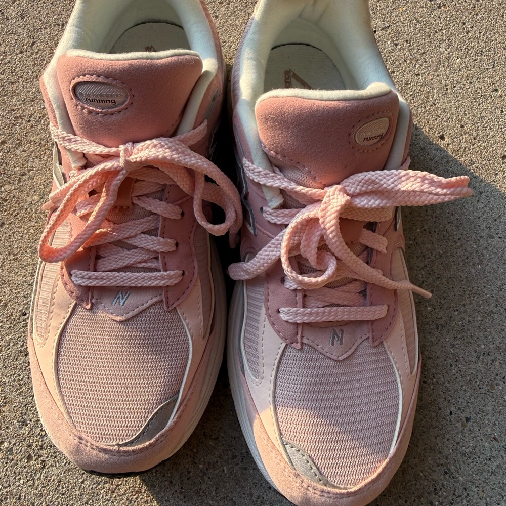 NWOT New Balance Pink and White Women's Running Sneakers - Picture 9 of 16